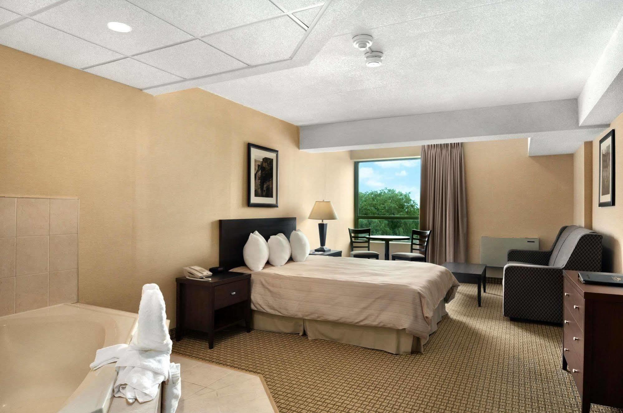 Days Inn By Wyndham Niagara Falls Lundys Lane Extérieur photo
