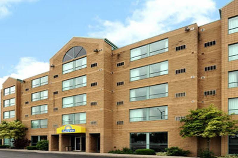 Days Inn By Wyndham Niagara Falls Lundys Lane Extérieur photo