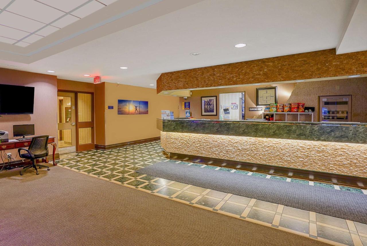 Days Inn By Wyndham Niagara Falls Lundys Lane Extérieur photo